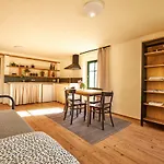 Statek 85 Апартаменты Marenice